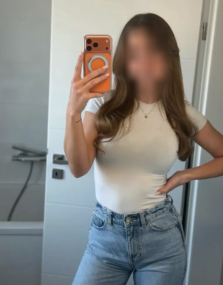 Angharad, 31