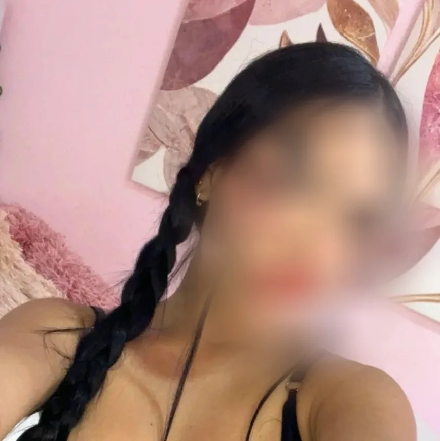 Claire, 23