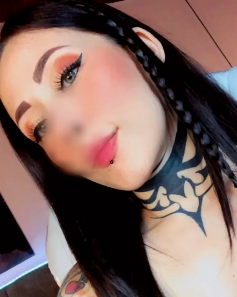 Ellie, 26