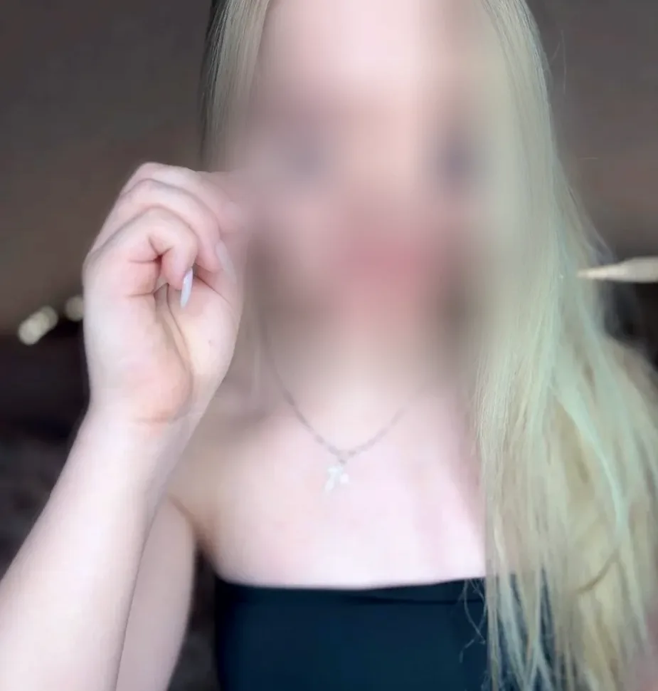 Evie, 21