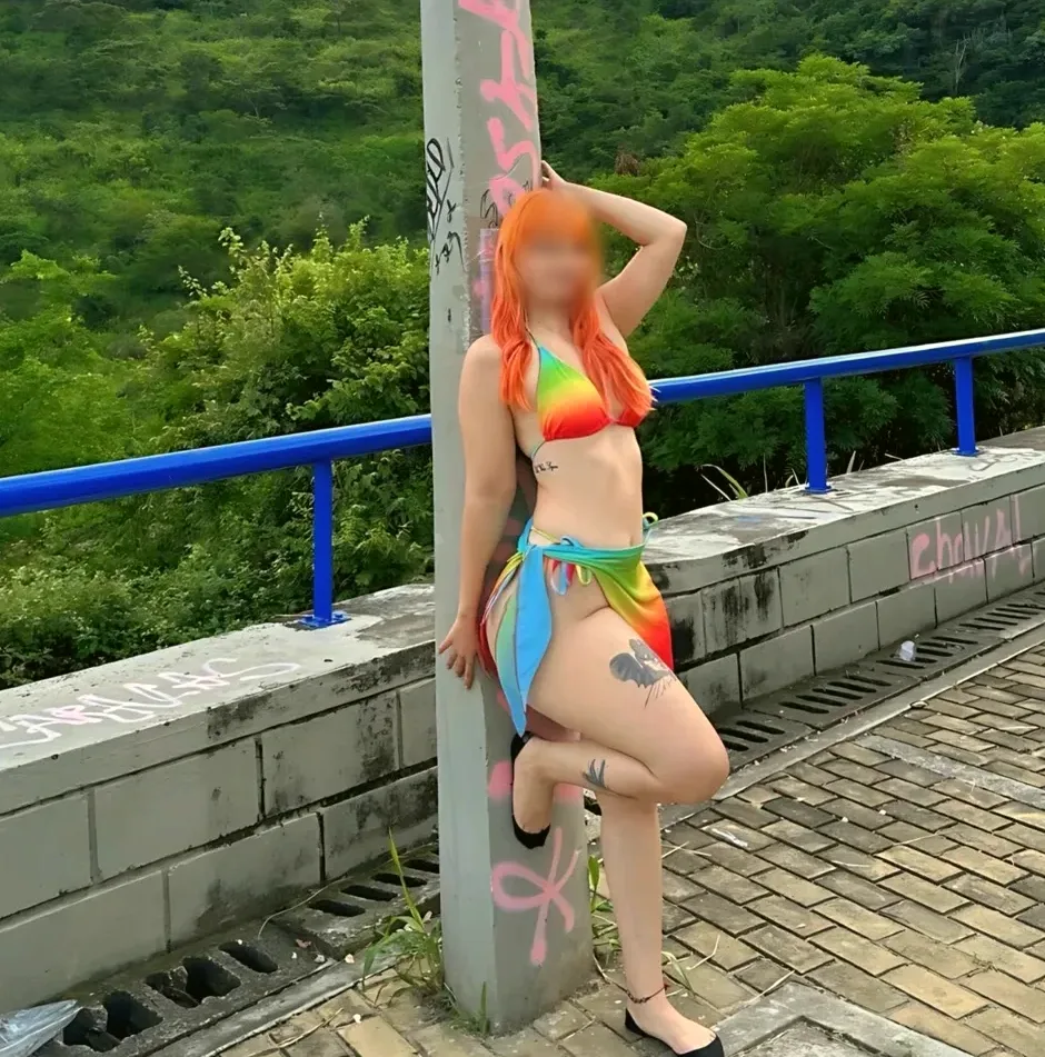 Holly, 26