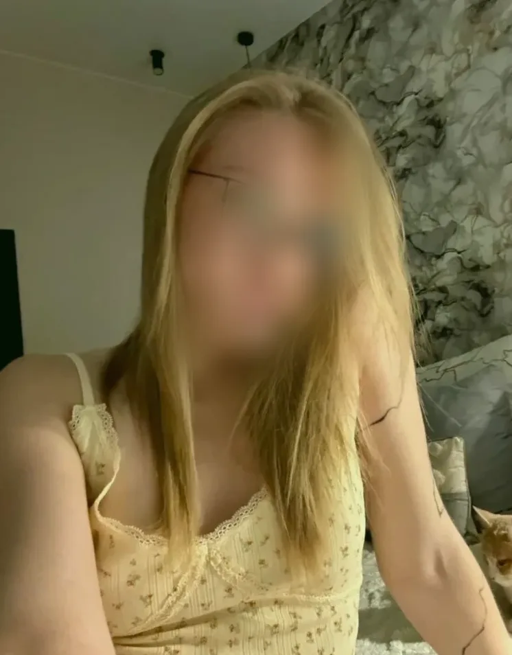 Julia, 22