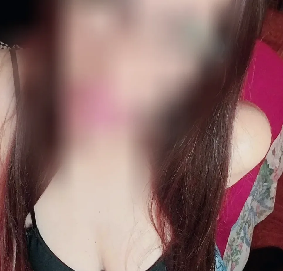 Lara, 37