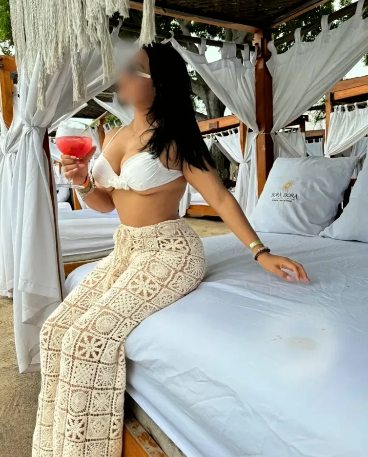 Lauren, 28
