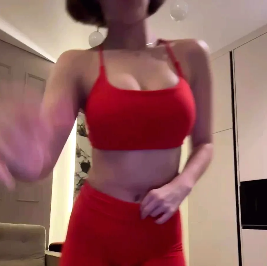 Mia, 18